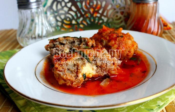 Котлеты из мяса телятины с сыром в томатном соусе