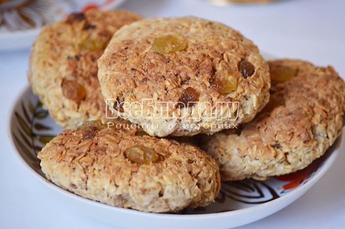 Печенье из овсяных хлопьев с изюмом на фруктозе