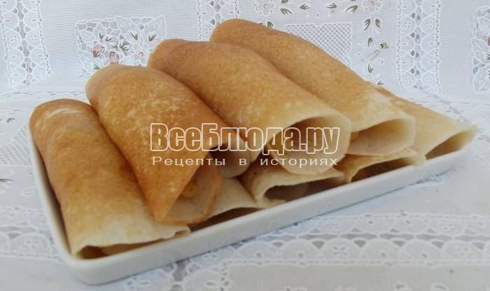 Маленькие блины с карамелизованными яблоками