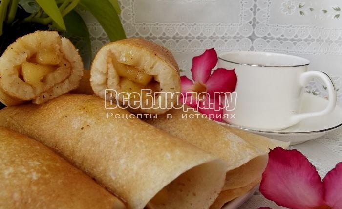 Маленькие блины с карамелизованными яблоками