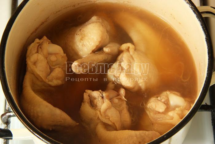 Куриные крылышки, тушеные в пиве