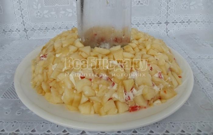 выложить яблоки