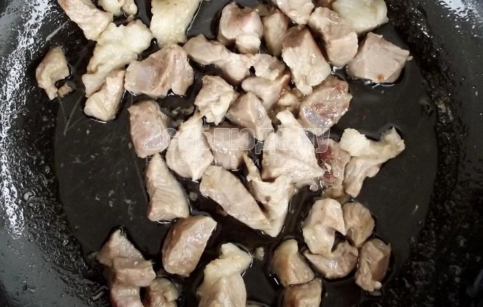 обжарить мясо