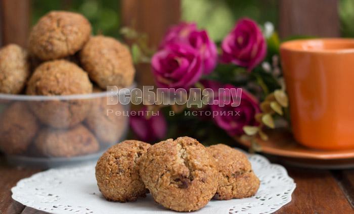 Печенье из цельнозерновой муки с кусочками шоколада